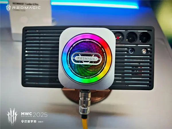 為全球電競愛好者帶來全方位極致游戲體驗(yàn)！紅魔參展MWC2025：首款裸眼3D游戲本亮相__為全球電競愛好者帶來全方位極致游戲體驗(yàn)！紅魔參展MWC2025：首款裸眼3D游戲本亮相